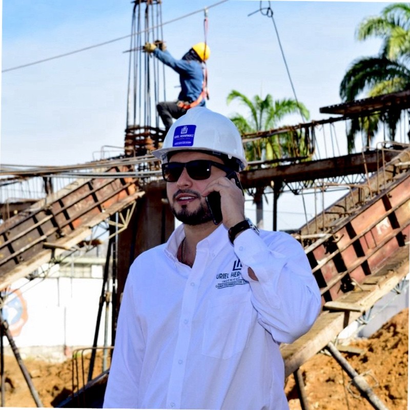Equipo de UH Ingeniería Civil en obra